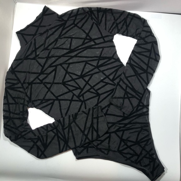SOLD OUT ☀️Amelia Geometric Velvet LS Bodysuit☀️ - Picture 10 of 12
